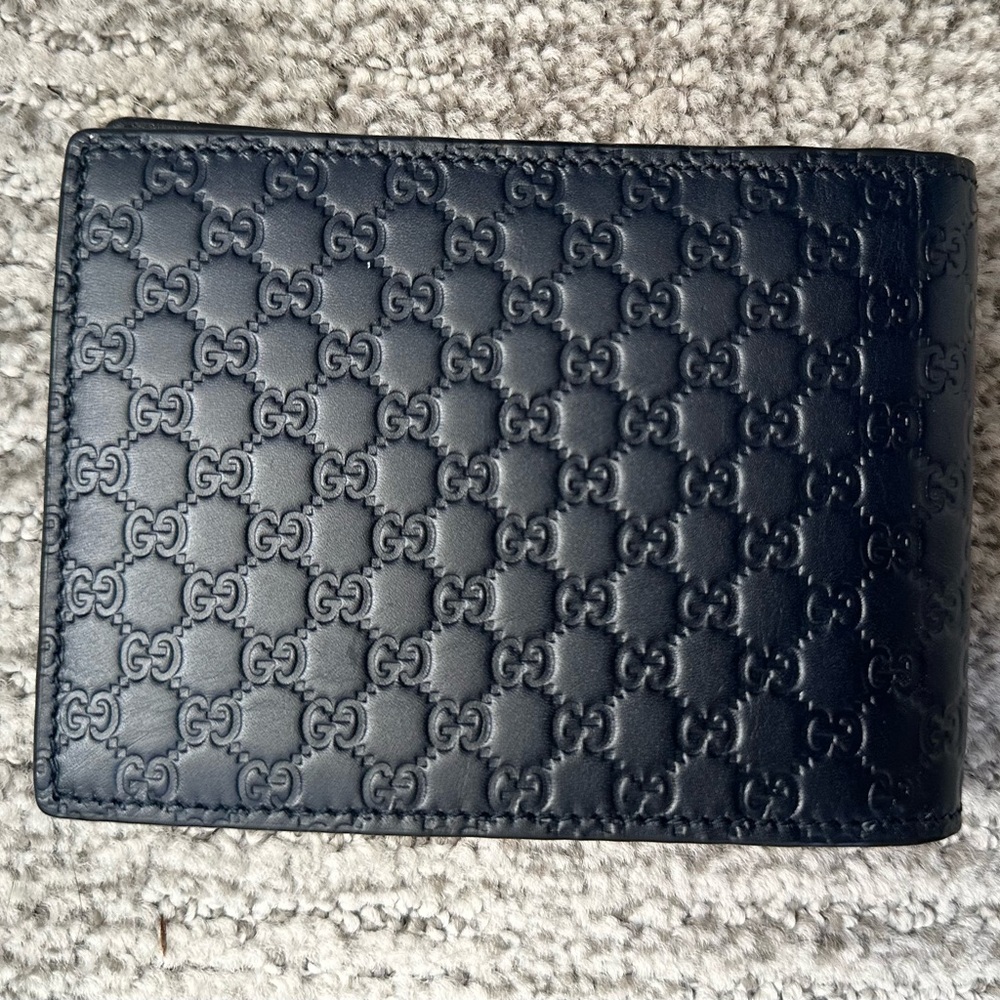 GUCCI Men's Microguccissima Navy Wallet - Like New, Pristine condition